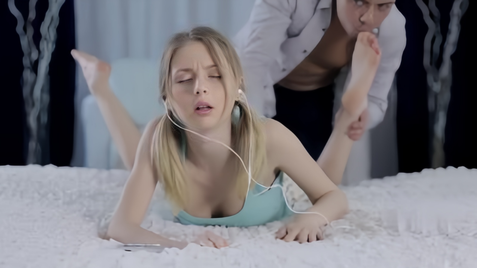 【欧美】男友在背后突袭